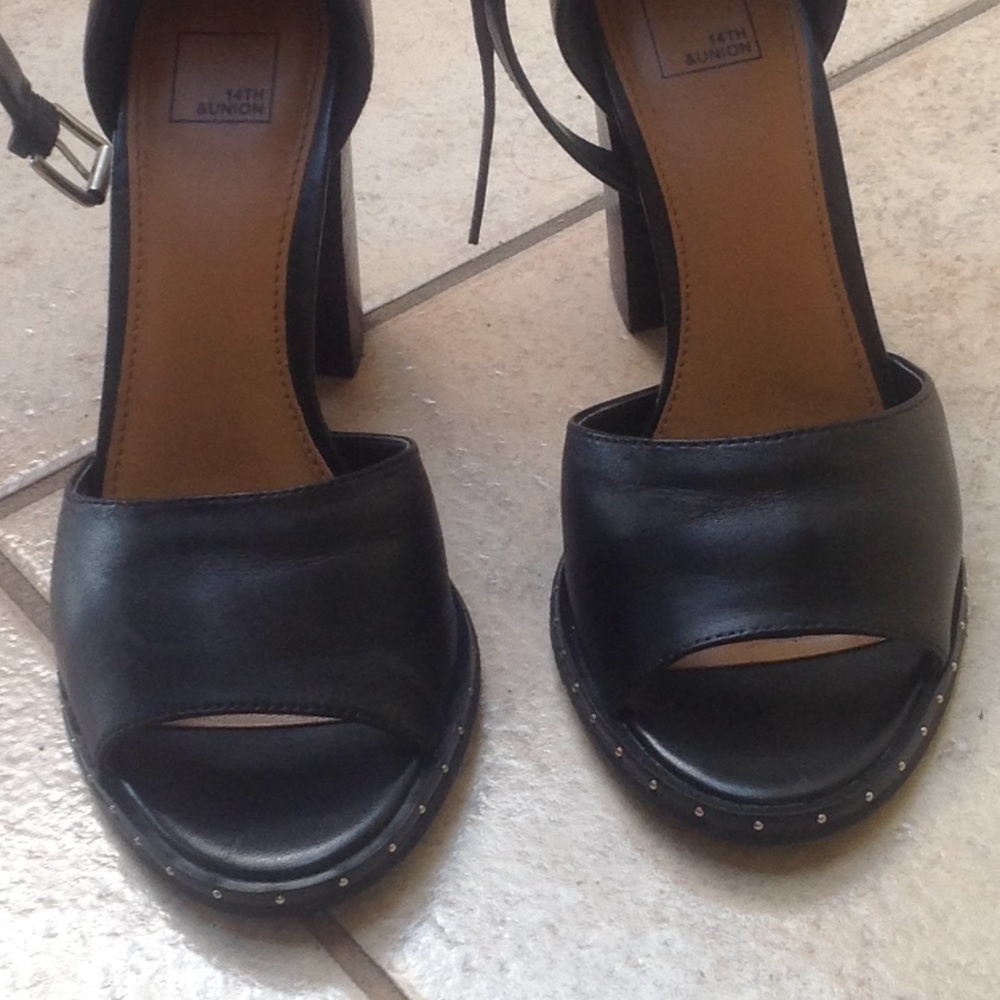 Shoes - Picture 3 of 4